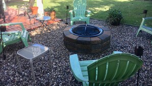 A patio area with outdoor furniture, a fire pit, and a well-maintained lawn. - Cozy, centralized Studio in wonderful Houston with WiFi, AC (Houston)