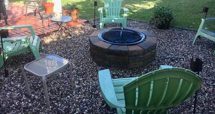 Cozy, centralized Studio in wonderful Houston with WiFi, AC