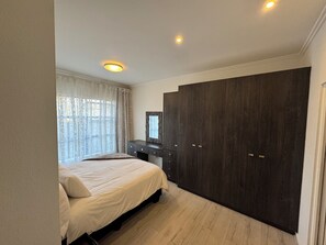 2 slaapkamers, een strijkplank/strijkijzer, wifi, beddengoed