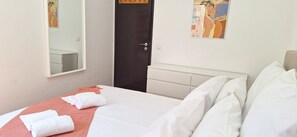 2 bedrooms, iron/ironing board, WiFi, bed sheets