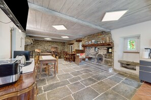 Interior - Room 'Stella Alpina' with Mountain View, Shared Garden and Wi-Fi (Villadossola)