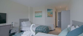 The Saratoga Bar & Rooms