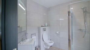 Suihku, ilmaiset hygieniatuotteet, pyyhkeet, saippua