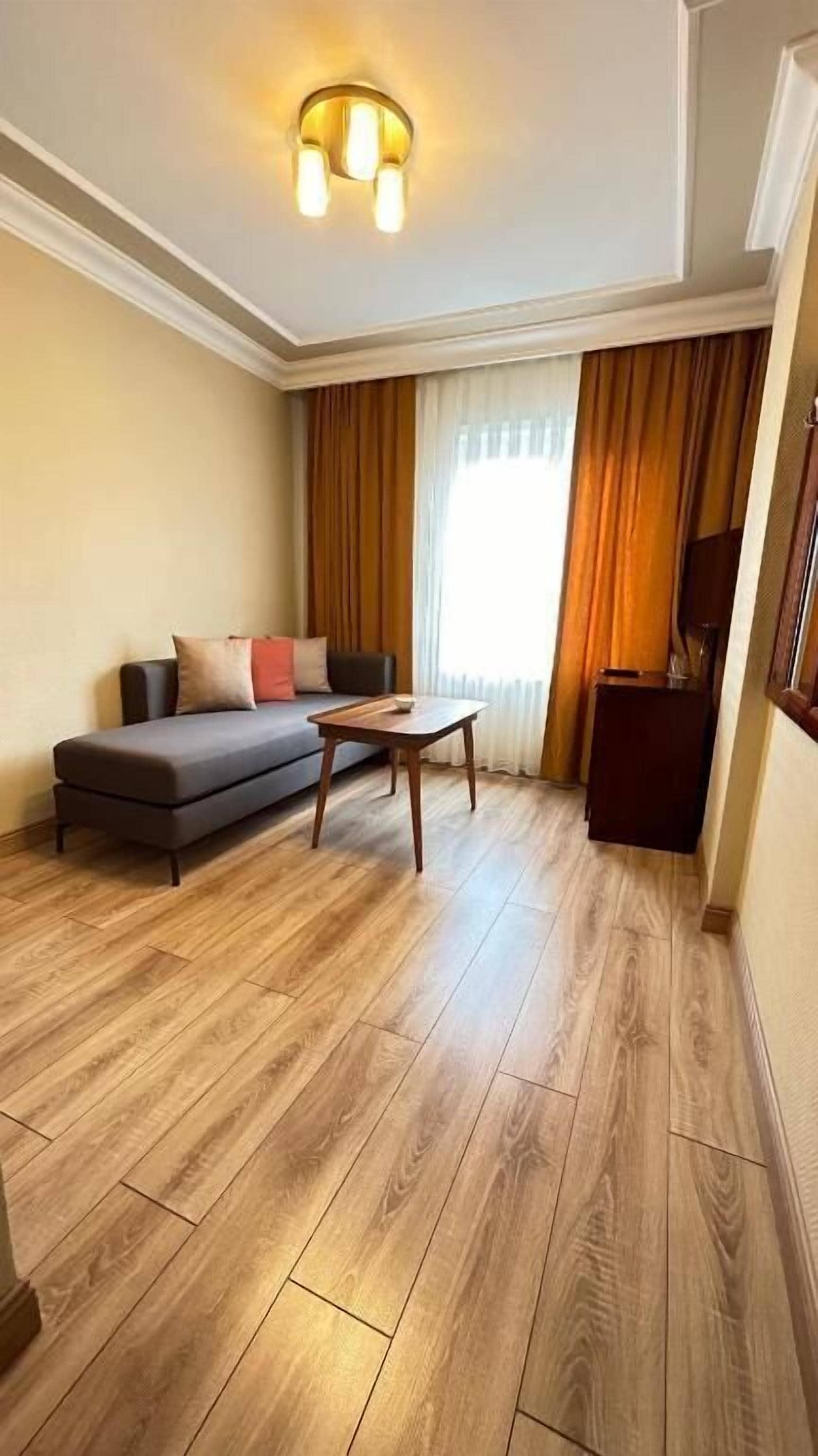 Escrivaninha, espaço de trabalho para notebook, Wi-Fi de cortesia