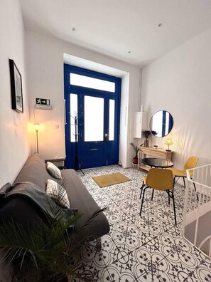 TV - Dar Il-Ħnejja | Character Home close to Valletta (Floriana)