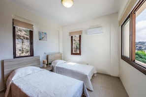 4 chambres, fer et planche à repasser, Wi-Fi, draps fournis