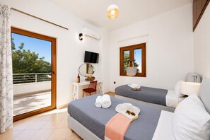 3 bedrooms, iron/ironing board, WiFi, bed sheets