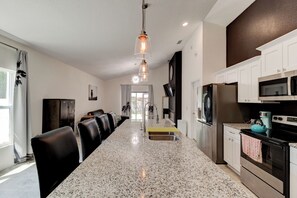 Micro-ondes, four, plaque de cuisson, lave-vaisselle