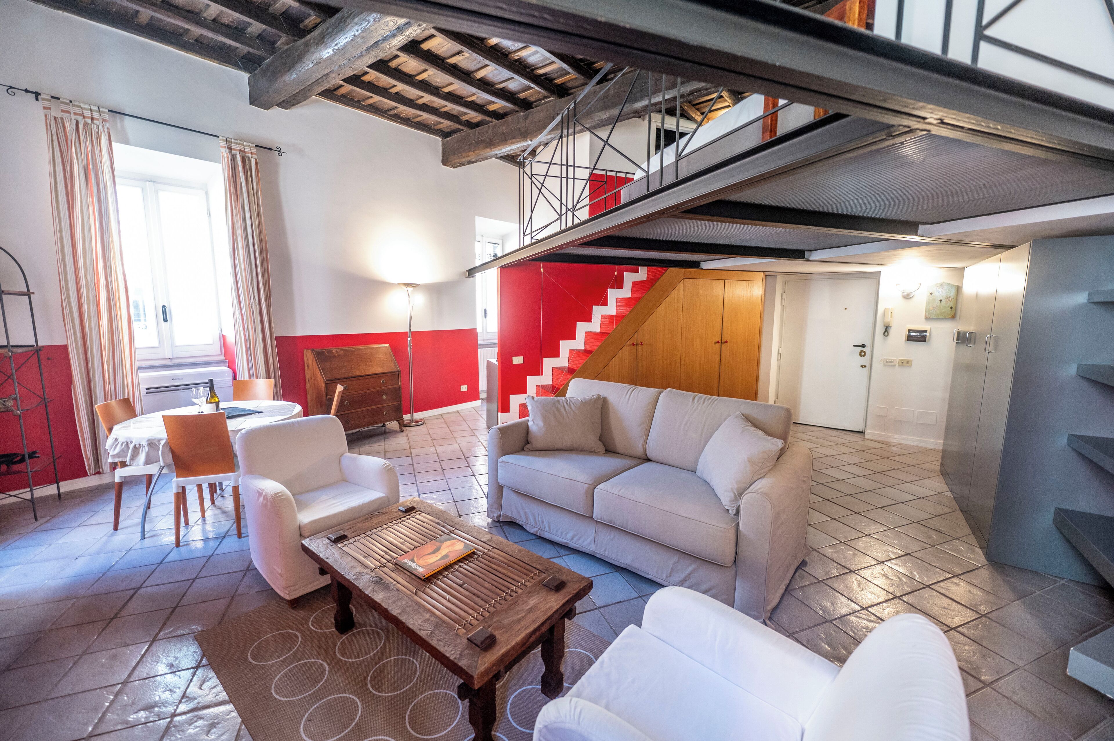 The Scarlet Loft in Trastevere (Via della Luce 71)