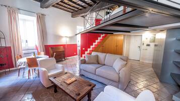 The Scarlet Loft in Trastevere (Via della Luce 71)