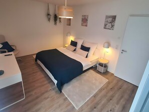 Bügeleisen/Bügelbrett, kostenloses WLAN, Bettwäsche