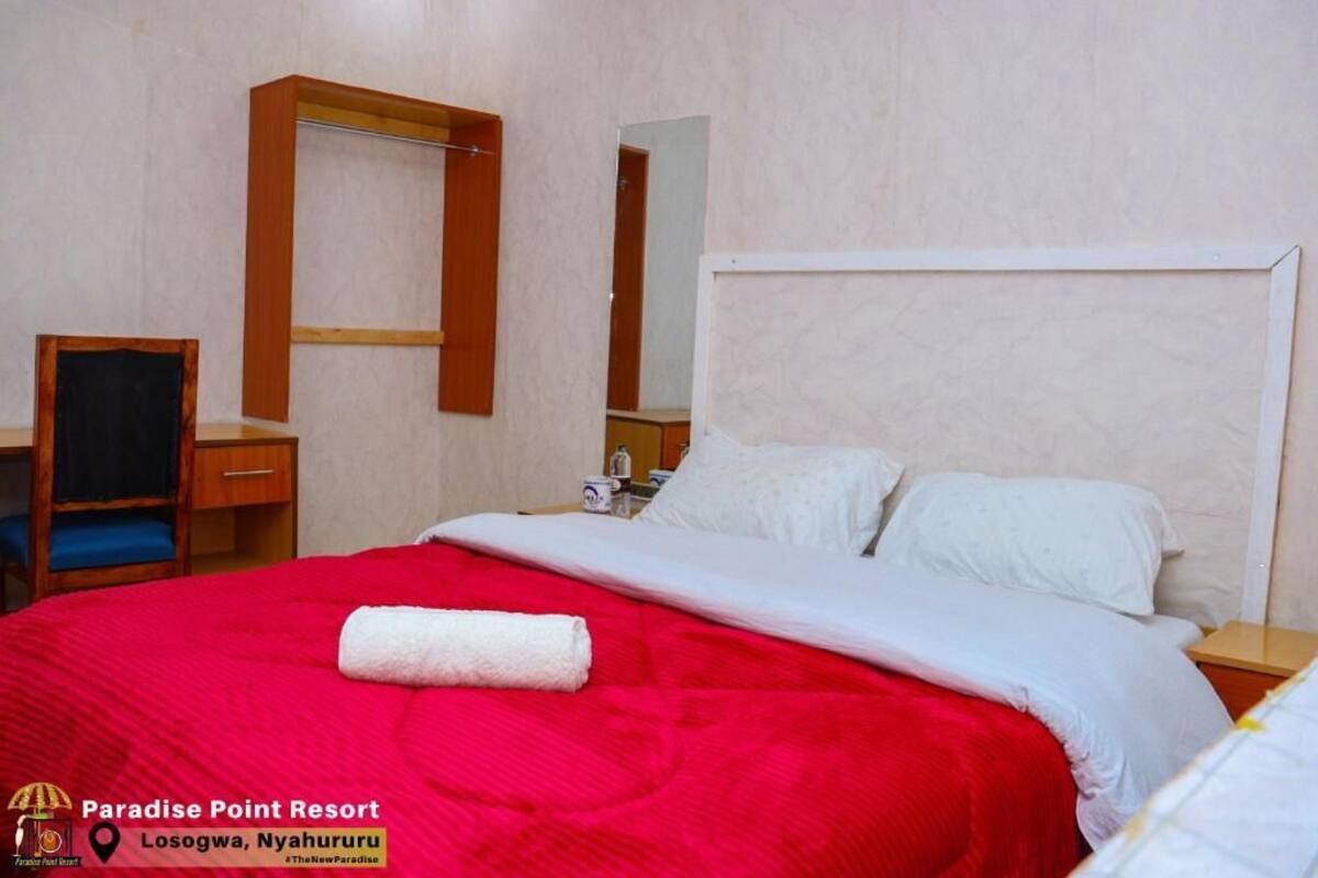 Deluxe Single Room | Free WiFi, bed sheets
