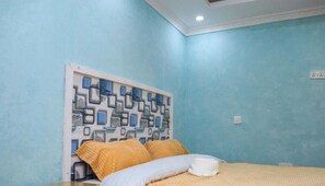 Soundproofing, free WiFi, bed sheets