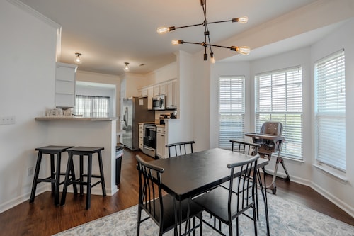 Cozy, Updated 2BR/2.5BA End-Unit Townhome, Greer SC