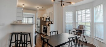 Cozy, Updated 2BR/2.5BA End-Unit Townhome, Greer SC