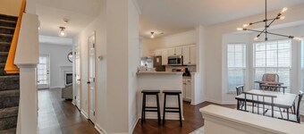 Cozy, Updated 2BR/2.5BA End-Unit Townhome, Greer SC