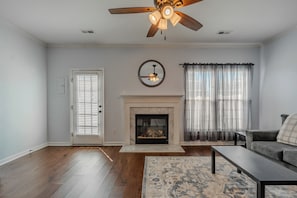 TV - Cozy, Updated 2BR/2.5BA End-Unit Townhome, Greer SC (Greer)
