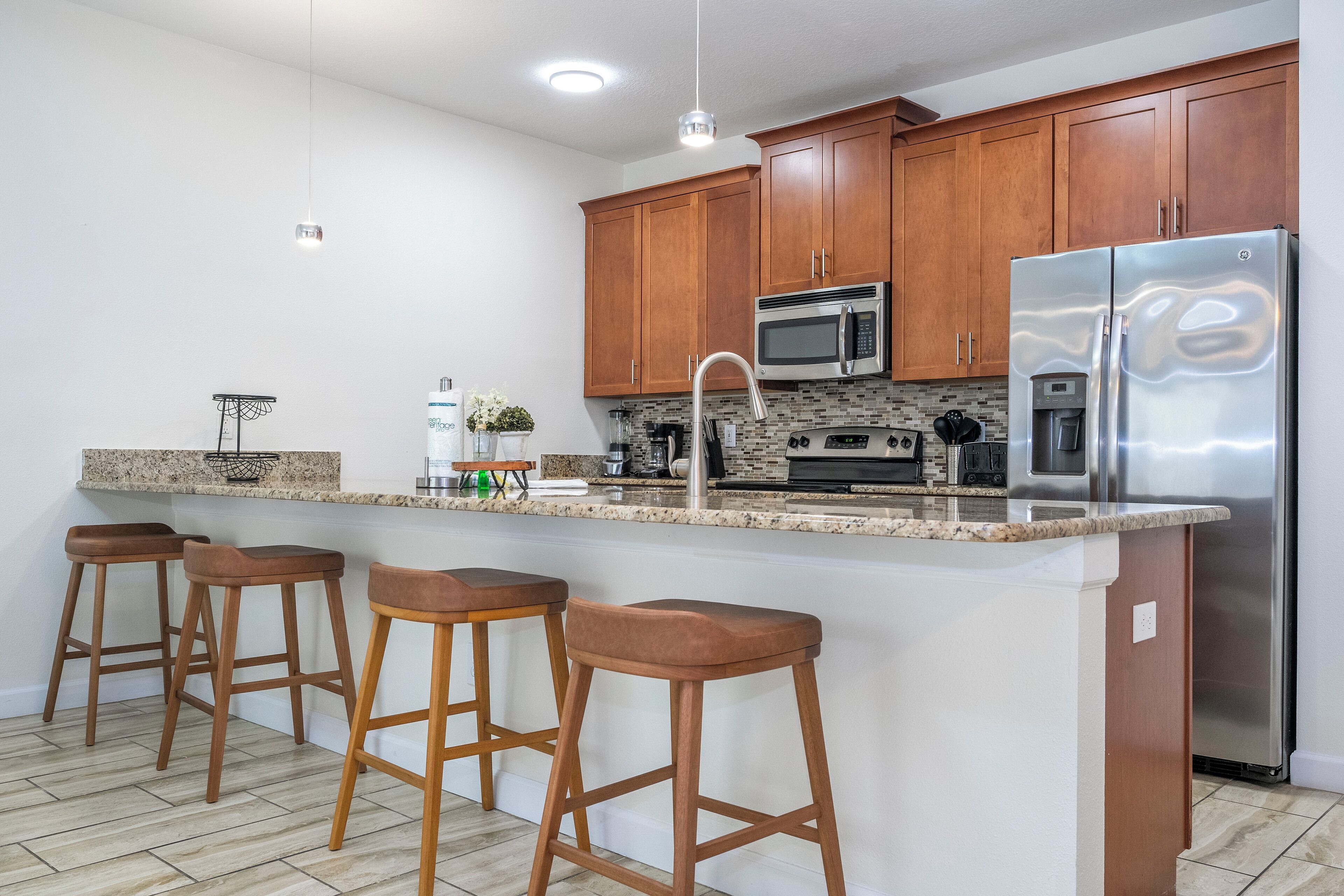 Coffee/tea maker, fridge, microwave, oven