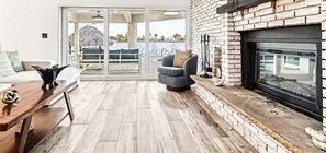 Smart TV, chimenea y tenis de mesa 