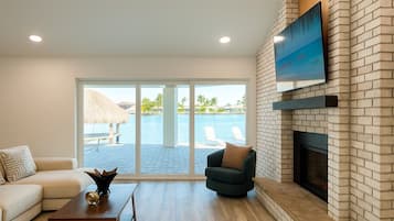 Smart TV, fireplace, table tennis