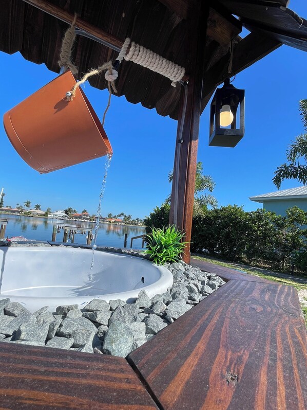 Property grounds - Dolphin Cove Villa •Gulf Access Waterfront •Heated Pool & Hot Tub •Game Room (Cape Coral)