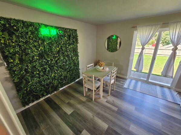 Dining - Cozy Updated Apartment Walking Distance to Downtown Fruita (Fruita)