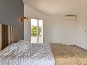 4 bedrooms, free WiFi, bed sheets