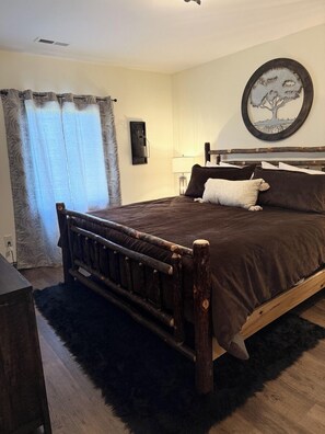 3 bedrooms, desk, iron/ironing board, free WiFi