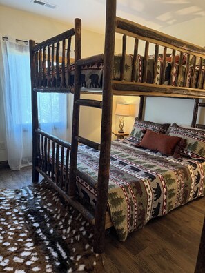 4 habitaciones, escritorio, tabla de planchar con plancha y wifi gratis 