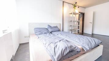 3 habitaciones, tabla de planchar con plancha, wifi y ropa de cama