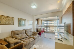 Basic Apartment | Living area