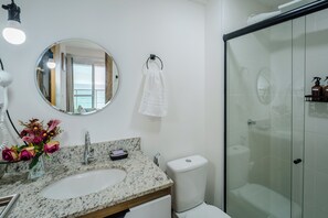 Basic Apartment | Bathroom | Shower