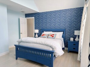 Travel cot, WiFi, bed sheets
