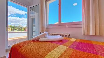 3 chambres, coffres-forts dans les chambres, fer et planche Ă repasser