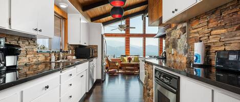 Refrigerador, microondas, horno, placa de cocina