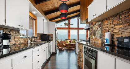 Panoramic Yosemite Cabin w/ Decks & Wildlife