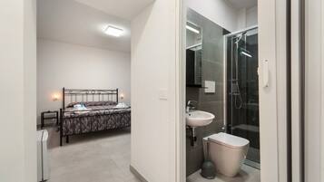 Doccia, asciugacapelli, asciugamani