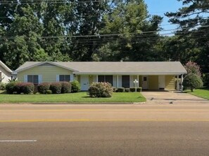 Exterior - Parham Bridges 5 Bedroom 2 Bath (Jackson)