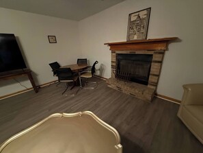 Living area - Parham Bridges 5 Bedroom 2 Bath (Jackson)