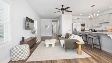 Een televisie en een kantoor