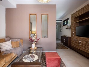 Smart TV, offices - Villa Peacock with Spa Facilities (Daratsos)