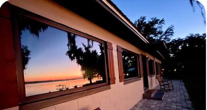 Peaceful Riverfront Retreat on the St. Johns River, dock access