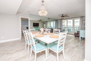 Dining - 100% updated 3-bedroom condo with fitness room and pool in pleasant Ponce Inlet (Ponce Inlet)