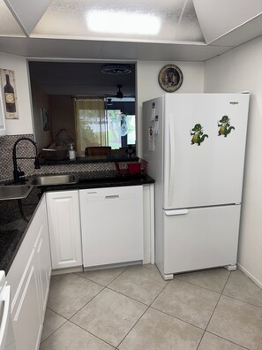 Mikrowelle, Ofen, Herdplatte, Geschirrspüler