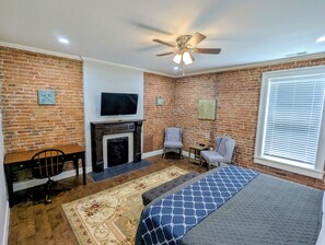 3 chambres, coffres-forts dans les chambres, bureau