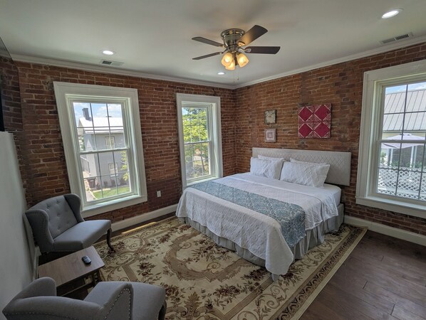 3 Schlafzimmer, Zimmersafe, Bügeleisen/Bügelbrett, Internetzugang