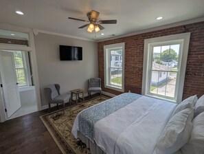 3 bedrooms, in-room safe, iron/ironing board, Internet