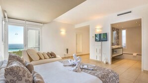 5 bedrooms, iron/ironing board, bed sheets - Villa Prestige - Five Bedroom Villa, Sleeps 10 (Alayor)