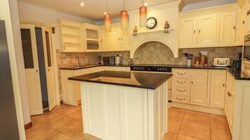 Cookware/dishes/utensils