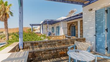 屋外ダイニングエリア